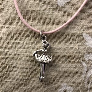 Colgante Artesanal CHD con Figuras de Danza